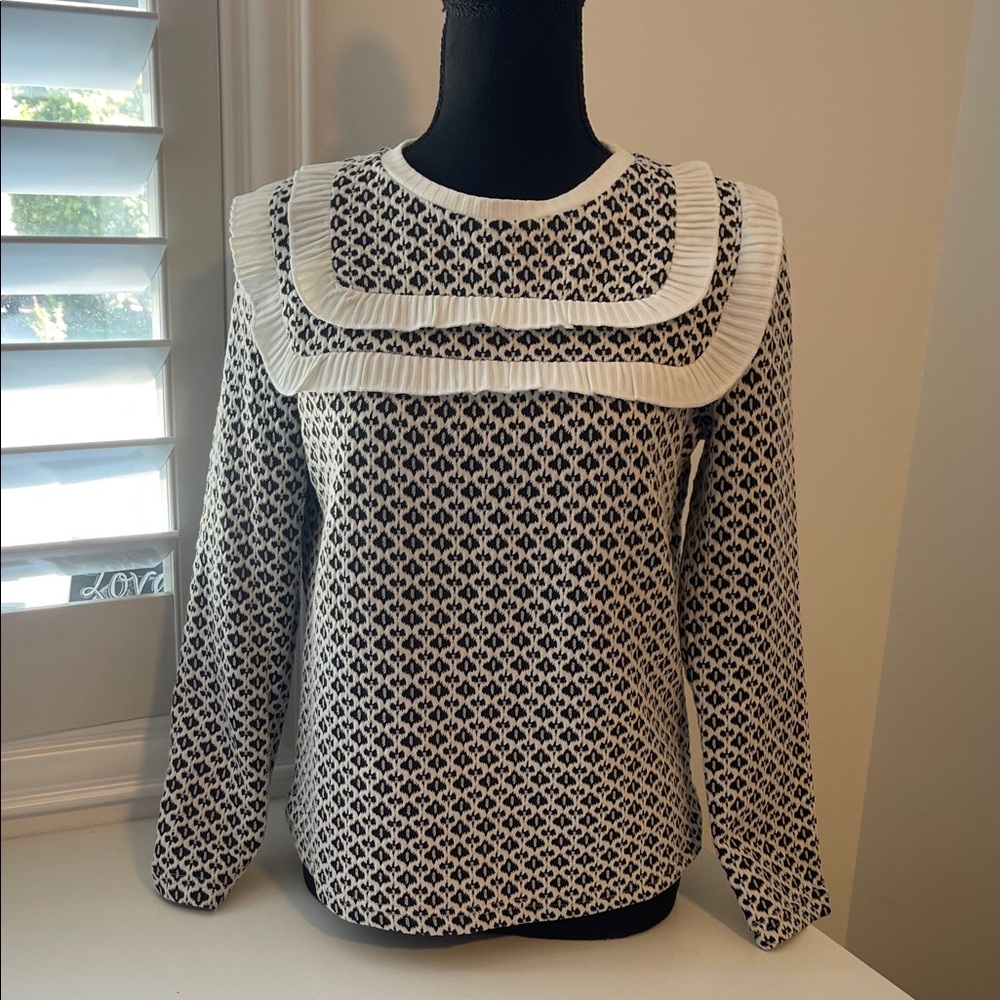 Elegant Black and White Patterned Sweater